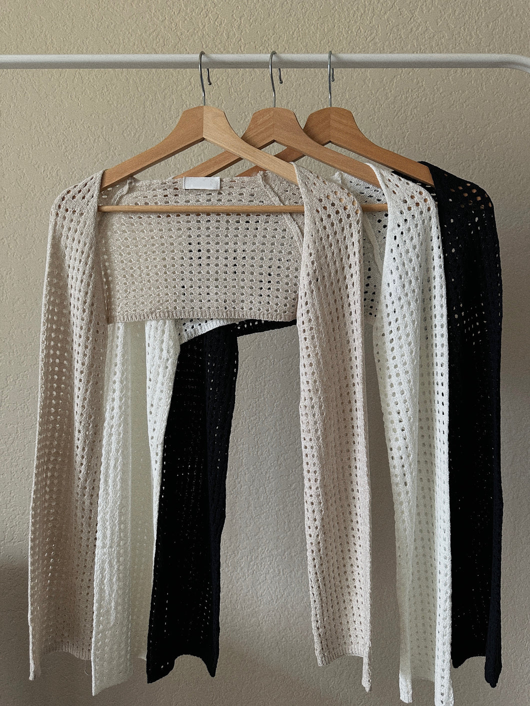 THIS SEASON KNIT SHRUG