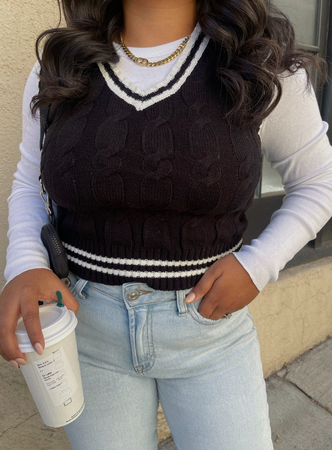 UNIVERSITY SWEATER VEST (BLACK)